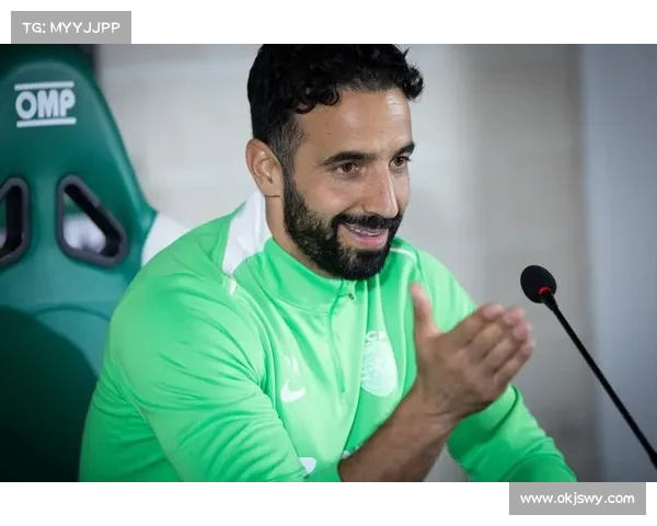 阿莫林坚持三后卫体系引资深球员失望批评态度显现 阿莫林坚持三后卫体系引资深球员失望批评态度显现